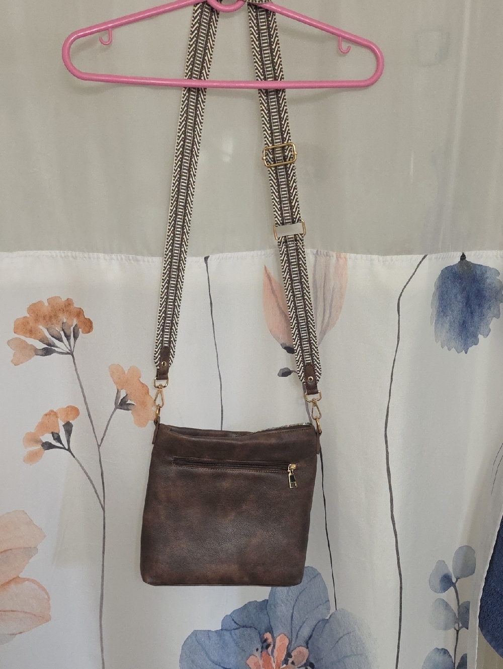Classic Brown Leather-Look Crossbody Bag with Chevron Strap